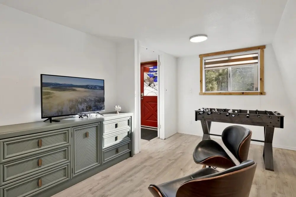 2190-fox & Bears Retreat 4 Bedroom Home by RedAwning
