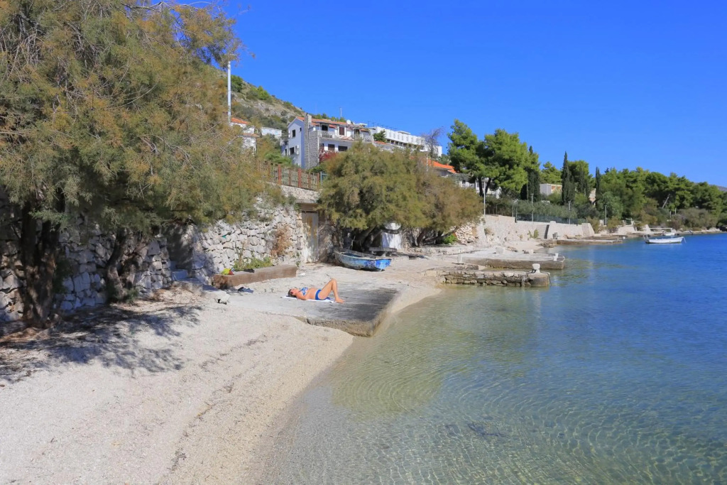 Apartments by the sea Seget Donji, Trogir - 18648