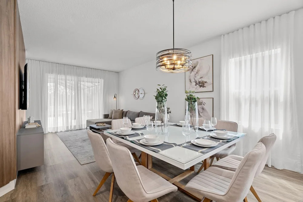 Stylish Home 15 Min to Magic