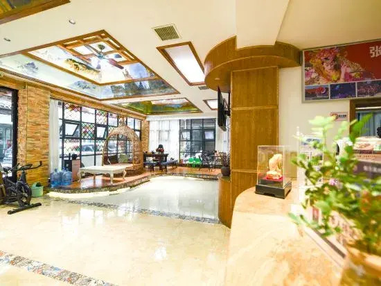 Han Exotic Zhangjiajie Wulingyuan Tranquil Refuge in the Heart of the Action