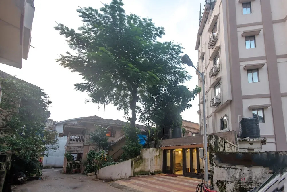 OYO 9748 Hotel Girgaon Palace