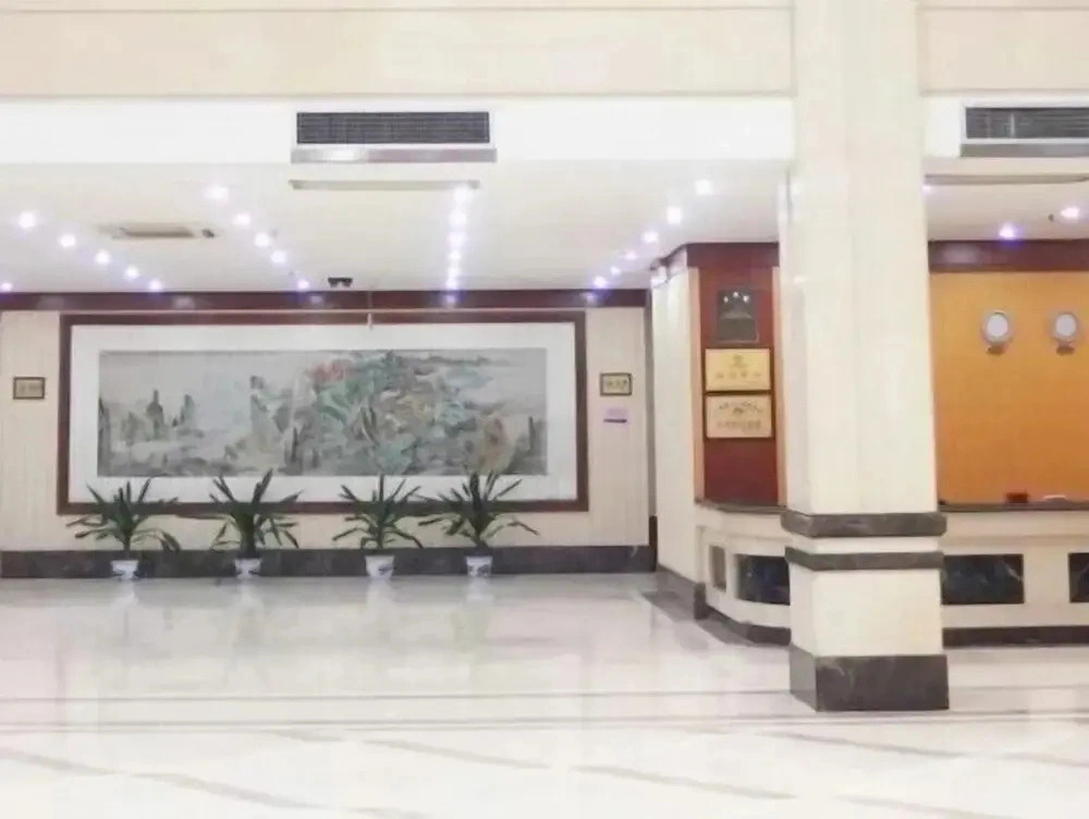 Dolphin Hotel