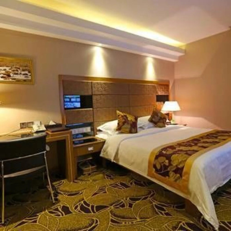 Lanze Holiday Hotel