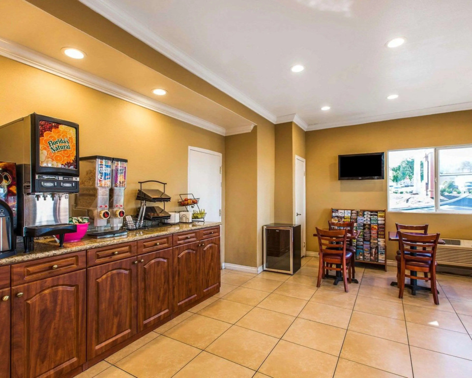 Rodeway Inn & Suites Corona