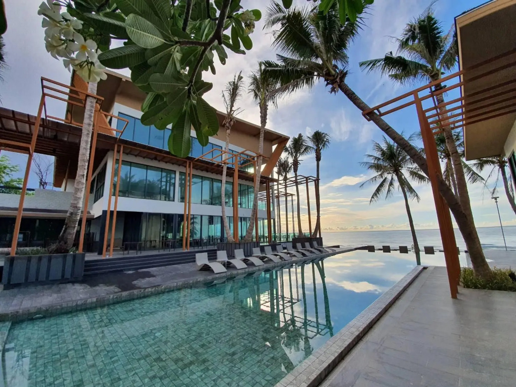 Eco Cozy Beachfront Resort Chaam