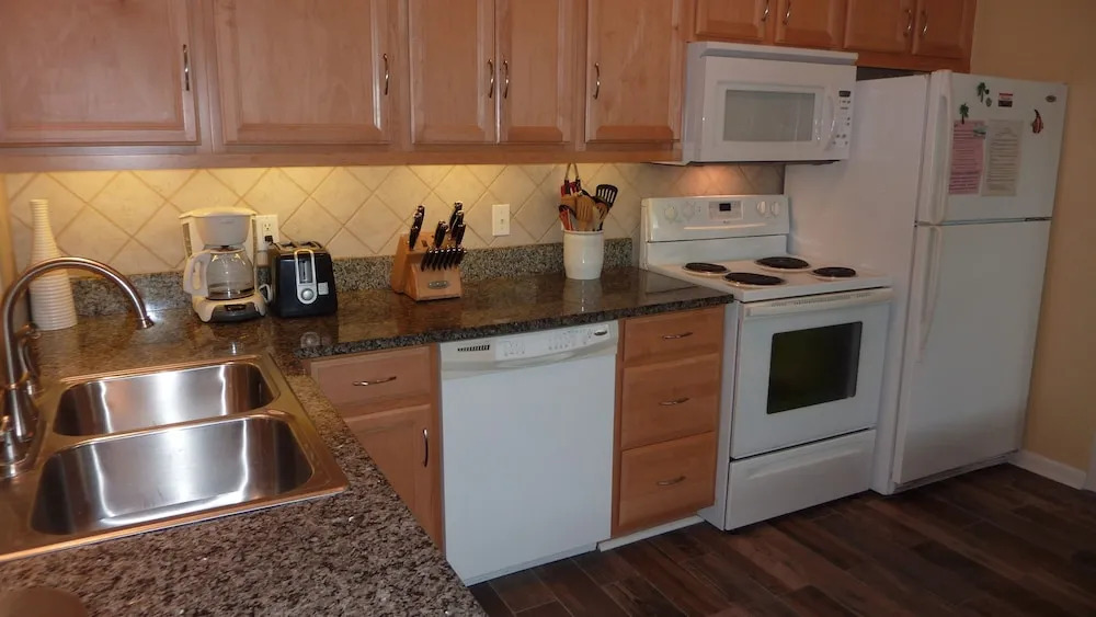 Mellow Yellow - 3 Br Home