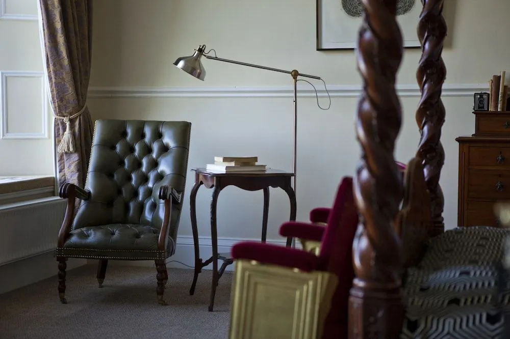 Coed Mawr Hall Bed & Breakfast