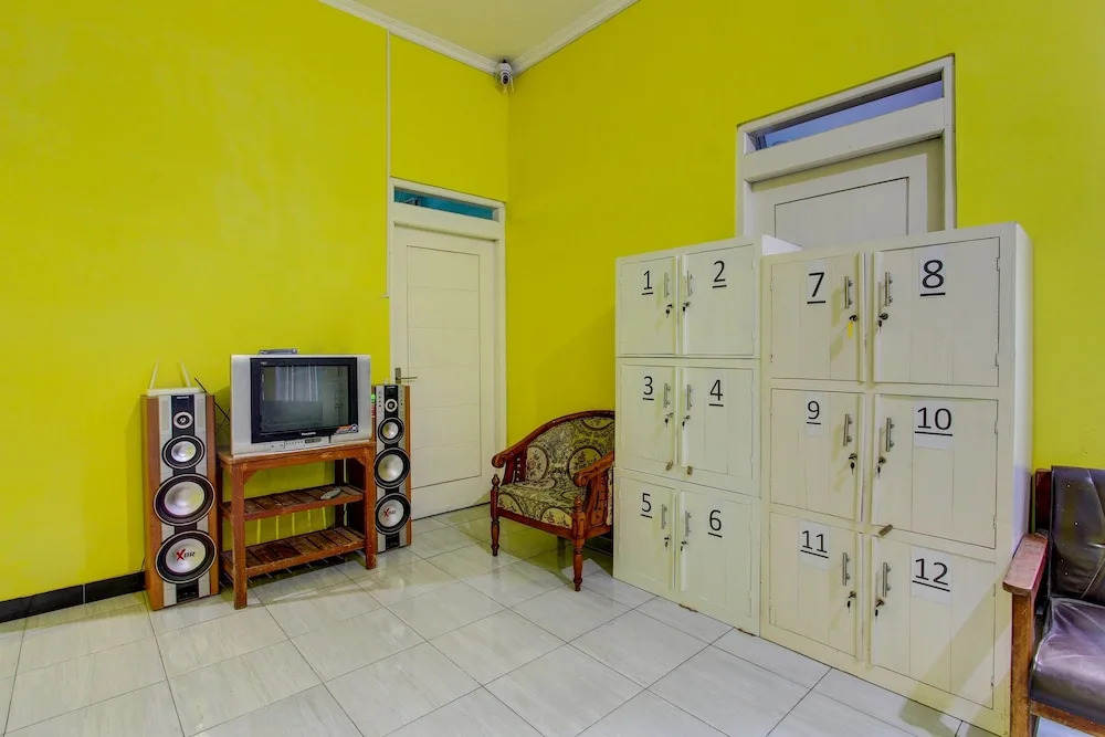 SPOT ON 92611 Lobak Hostel CapsuleNearAyam Goreng Terowongan