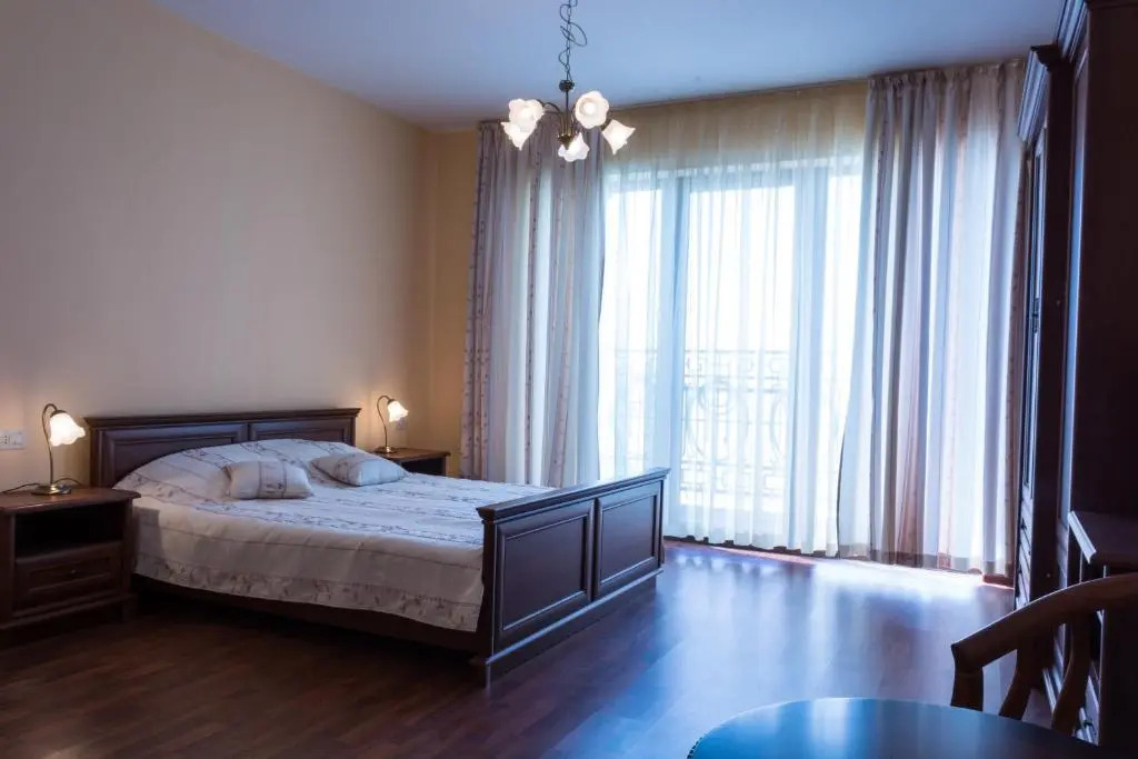 Port Palace Apartments