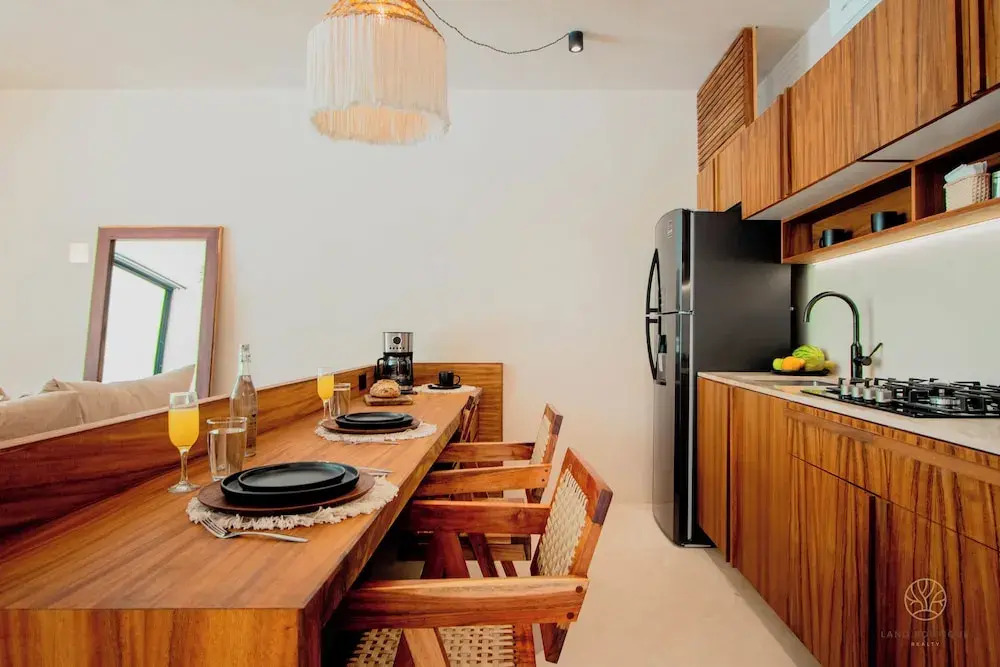 Muunek by Land Boutique