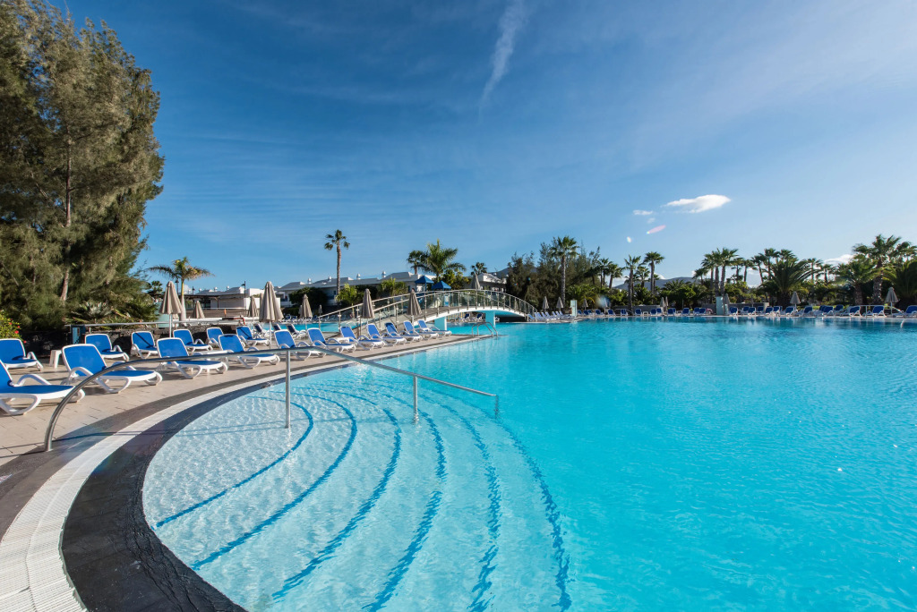 Отель THB Tropical Island