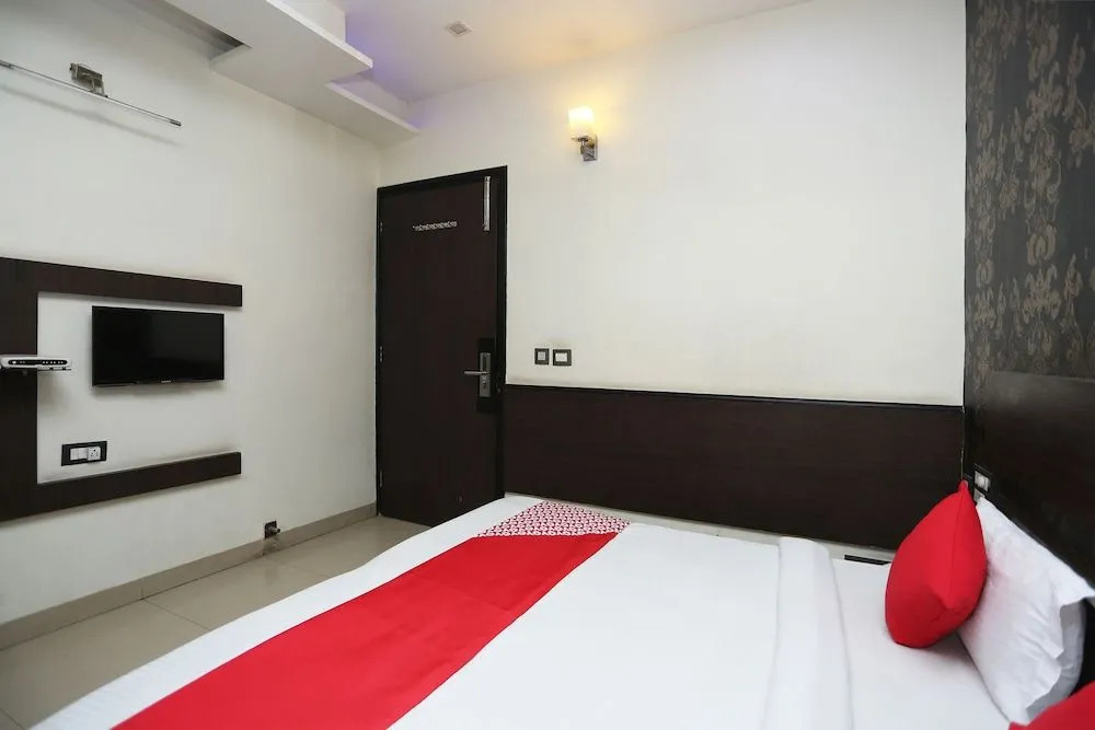 Hotel Galaxy by OYO Rooms