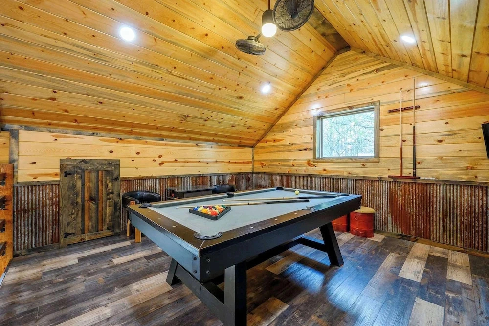 Drift Inn 3bdr w/ Hot Tub