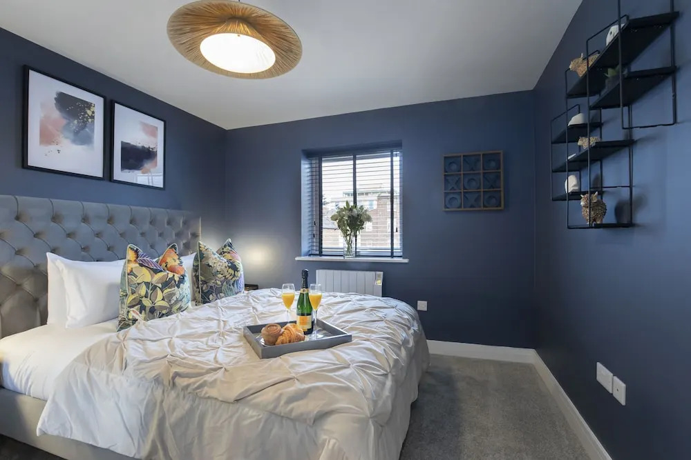 Elliot Oliver - Exquisite 2 Bedroom Apartment With Garden, Parking & EV Charger