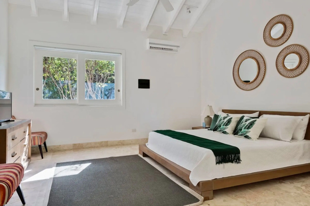 Oceanfront Golf Course Estate w Pool Guest House