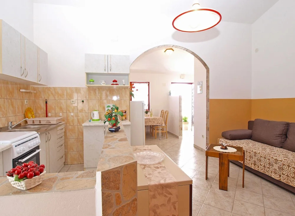 Apartment 893