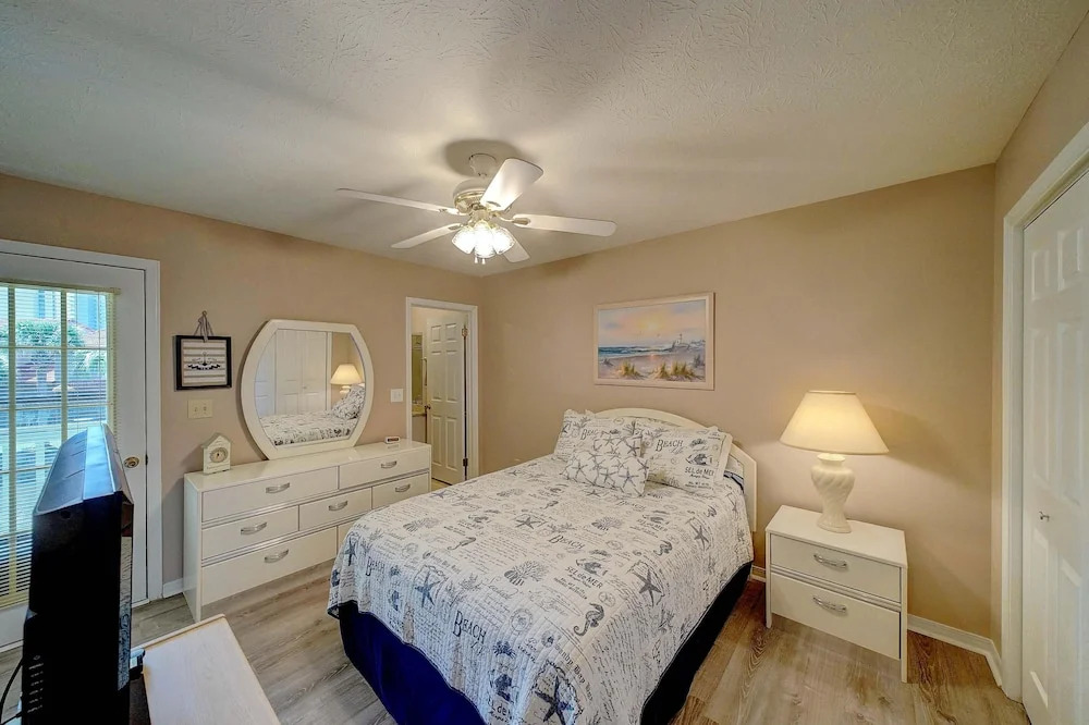 206 White Sandy-pet Friendly