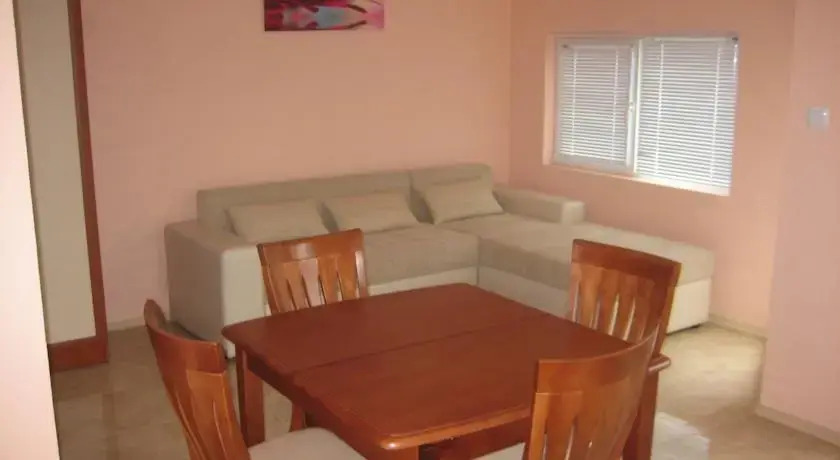 Ahinora Apartments