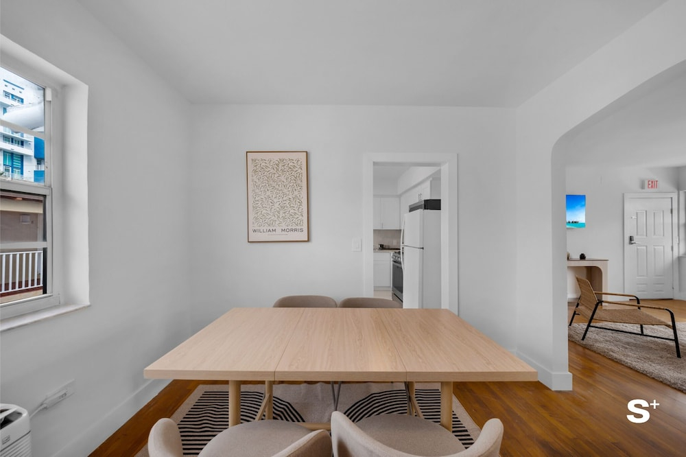 Spacious 1BD Beachside Apt -Free Parking