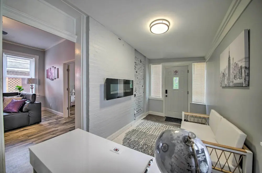 9 Mi to Dtwn: Vibrant St Louis Home!