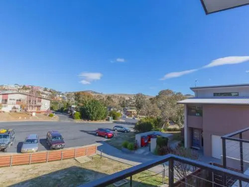 Khione 5 23 Kirwan Close
