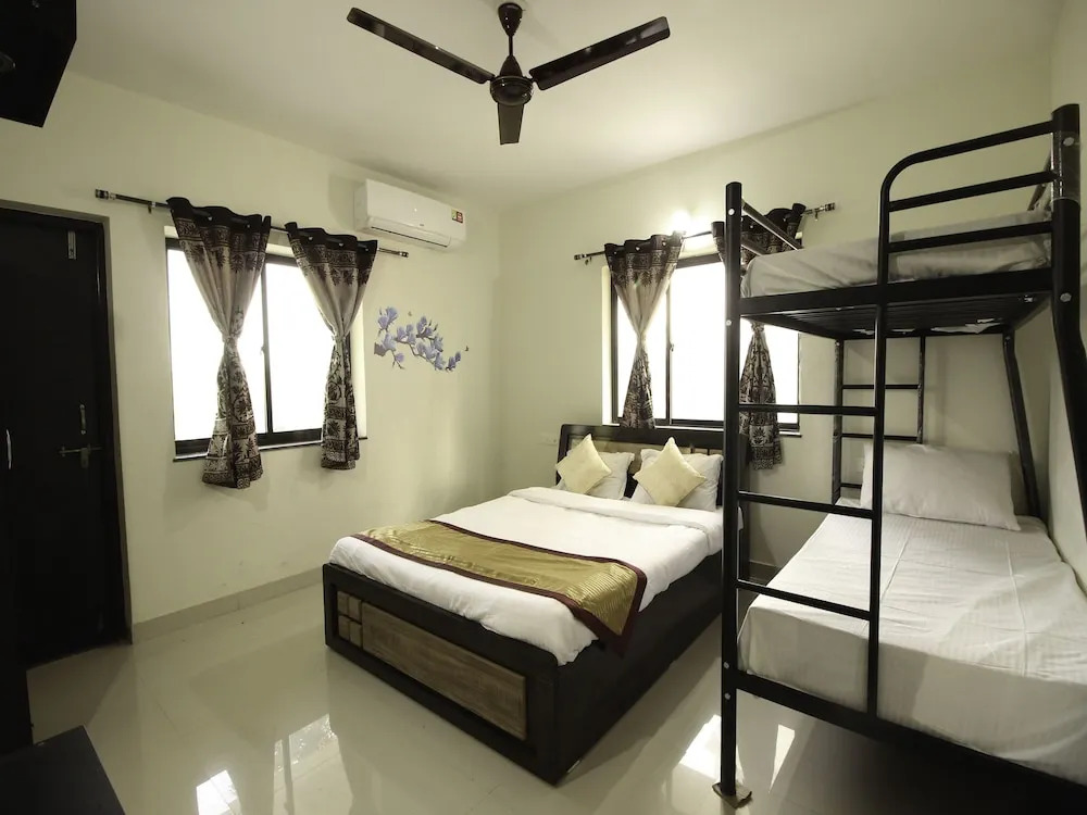 OYO 9889 Home Emblazoned 1 BHK Candolim