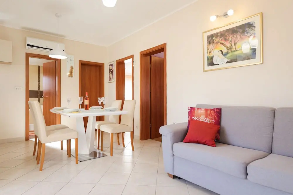 Apartments 150m from beach with parking