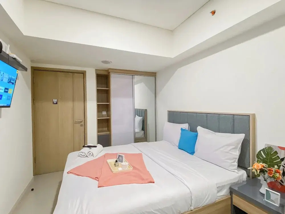 Good Place And Homey Studio Meikarta Apartment