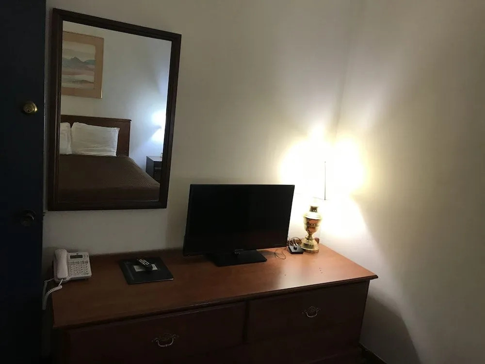 Colonial Inn