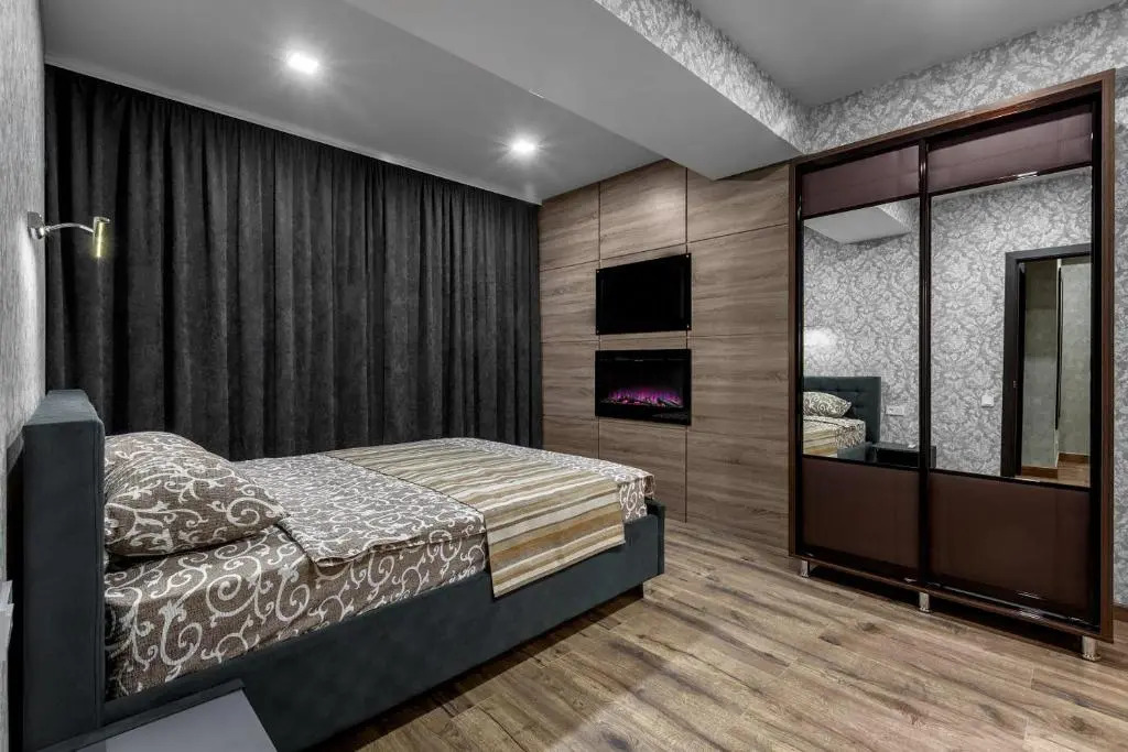 Apartment in the center! PANORAMIC WINDOWS! Fireplace!