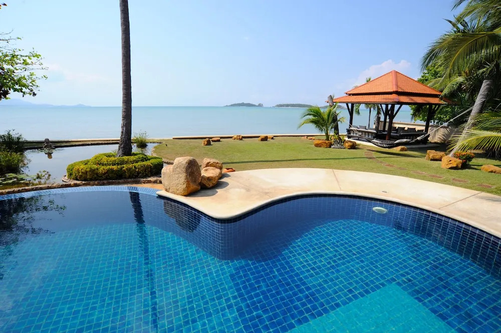 All Inclusive 4 Bedroom Beach Front