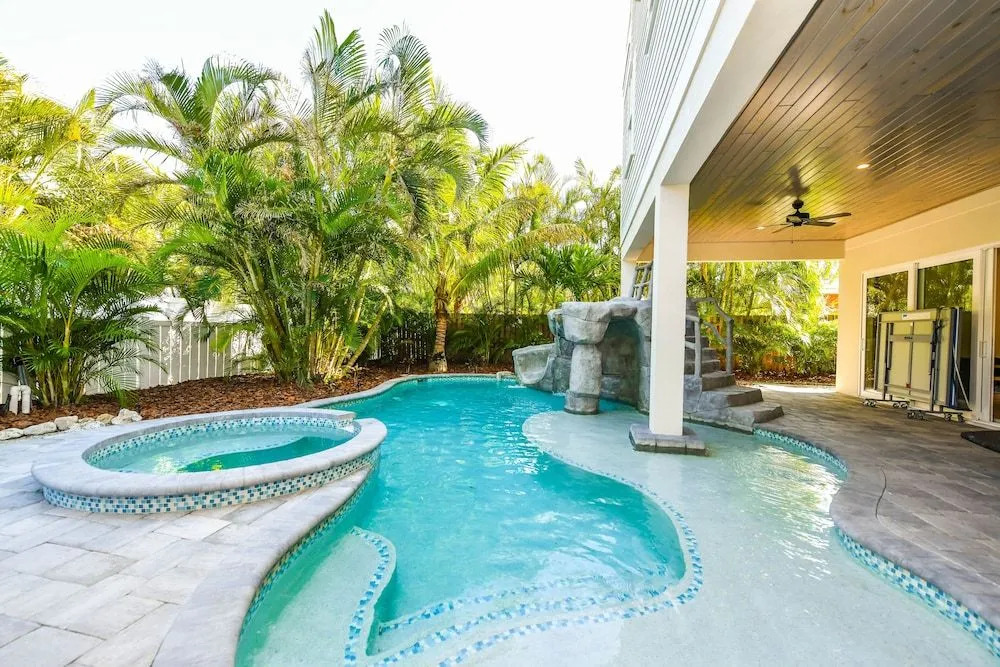 Atlantis Beach House by AMI Locals