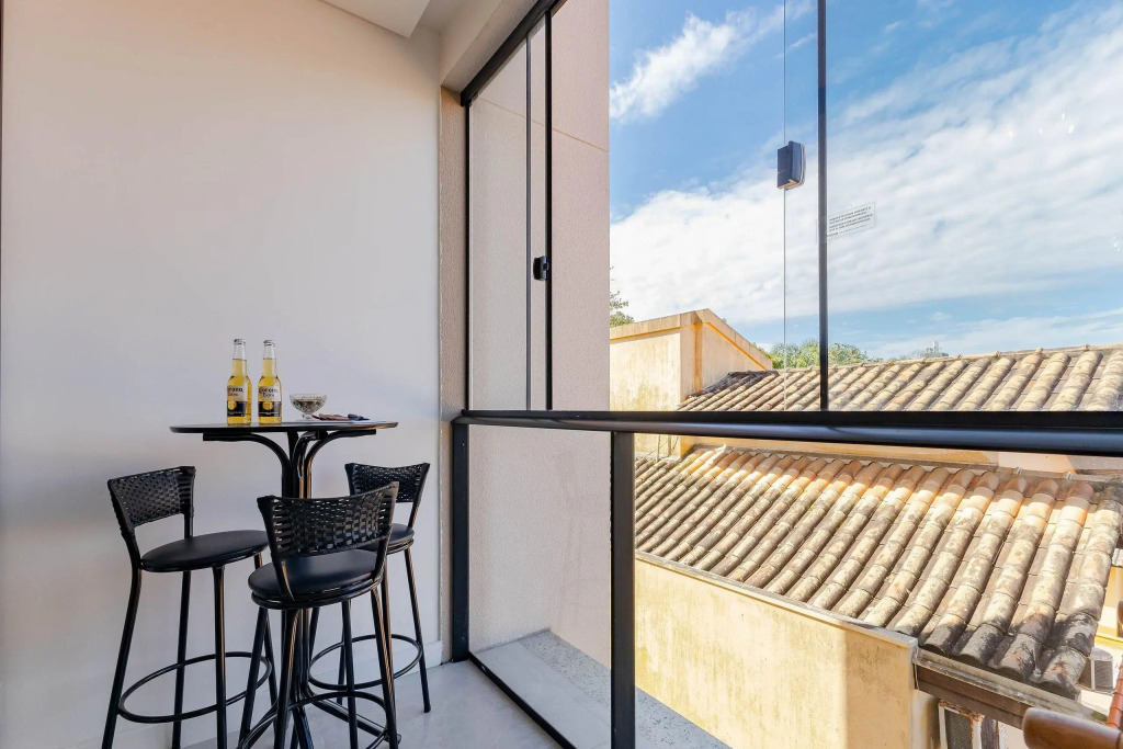 Apartamento em Condomínio com Piscina Pertinho do Mar