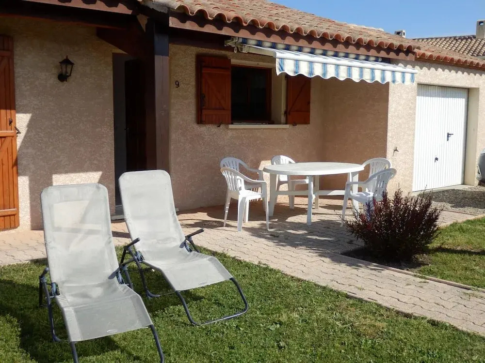 Charming Villa in Saint-Geniès