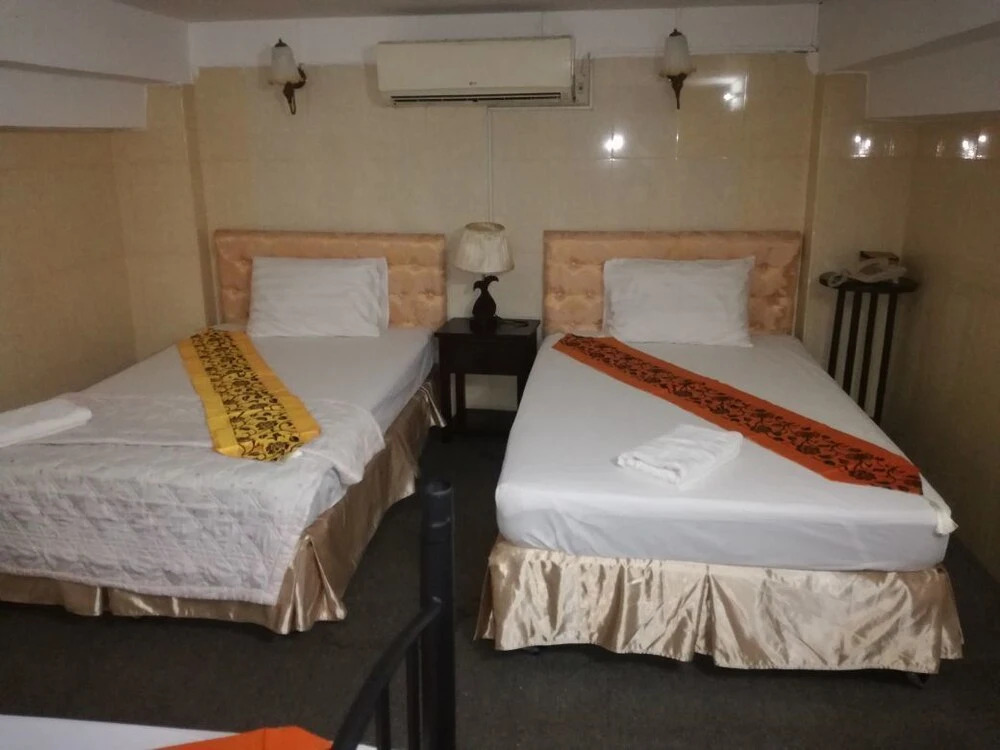 Ruchi India Restaurant & Guesthouse - Hostel