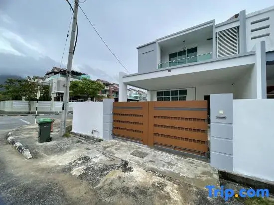 Spacious Home with Private Swimming Pool in Langkawi by Zervin