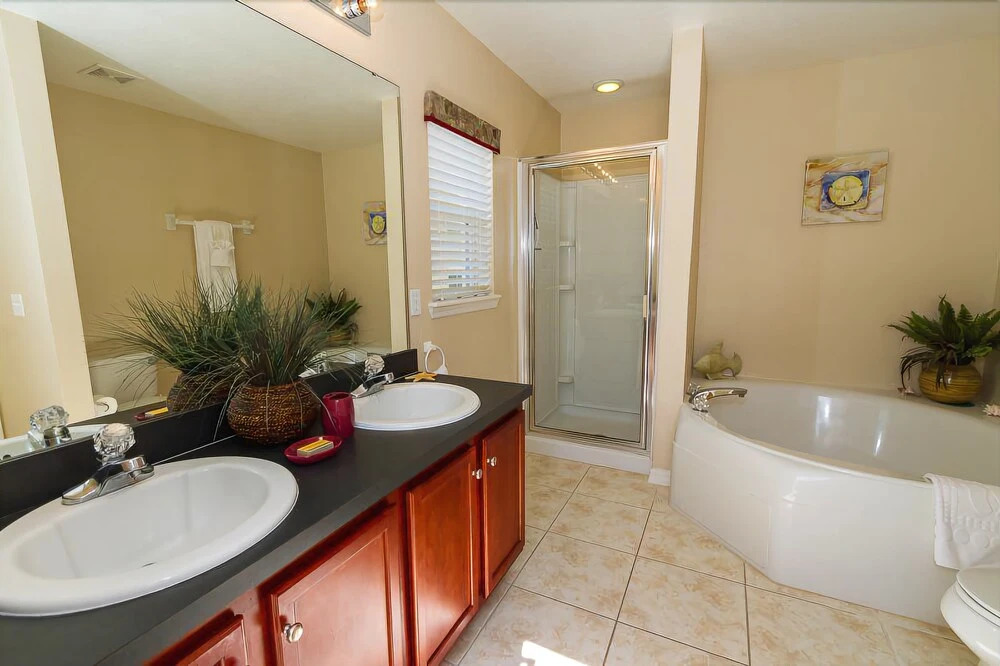 Fabulous 5 bed Villa With South Facing Pool and spa Overlooking Water and Conservation