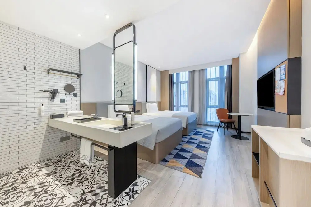 Wanda Moments Neo, Nanchang West Railway