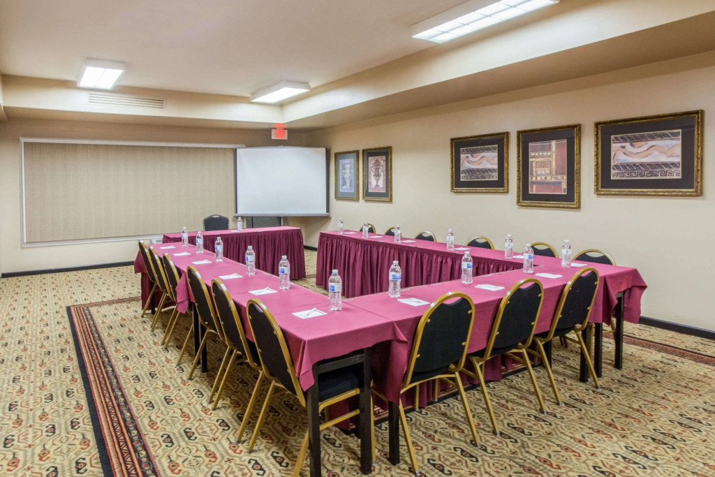 Hawthorn Extended Stay by Wyndham Bloomington