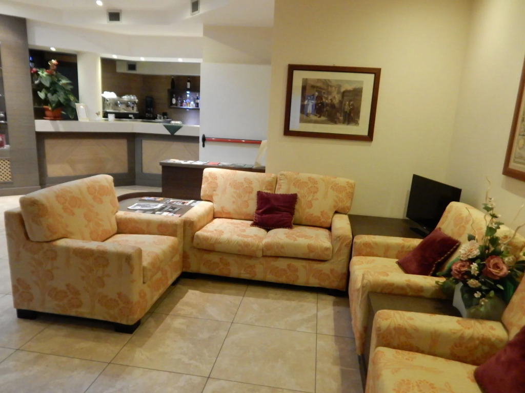 Raya Hotel