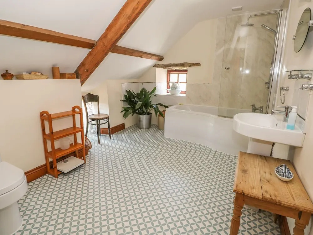 Gwryd Bach Farmhouse