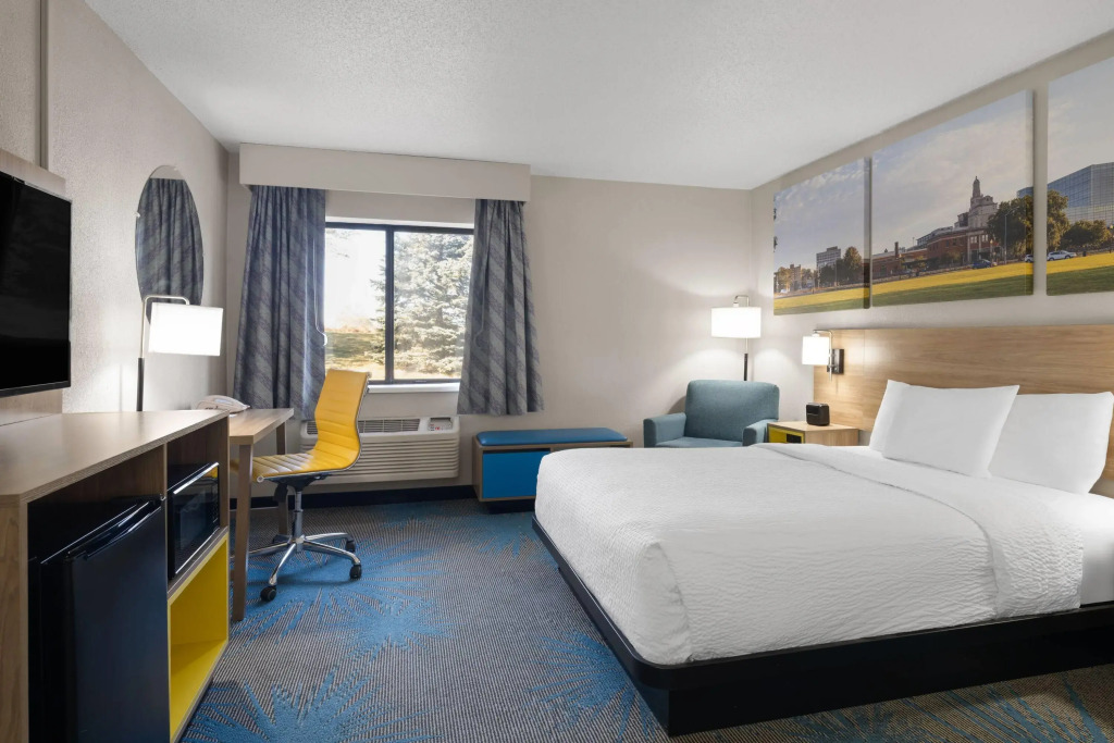 Days Inn by Wyndham Davenport