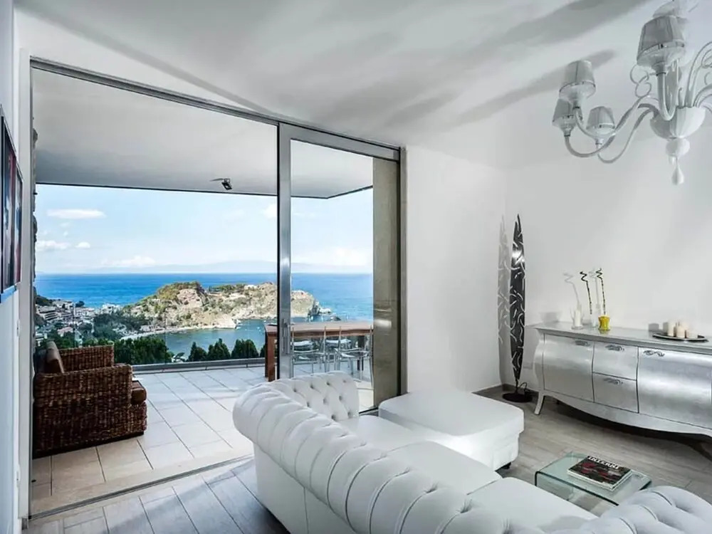 Exclusive Residence With Pool, Breathtaking Views on Taormina and on the sea
