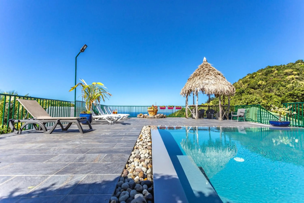 Villa douillette à Deshaies - Vue sur la mer et la montagne - 96 m²