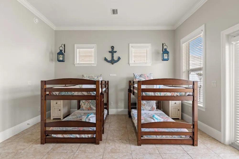 Walk To The Beach! 3 Story Home! 2 Balconies With Gulf Views