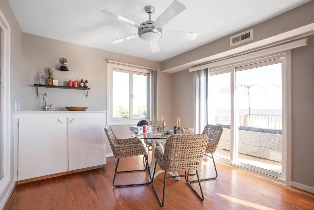 Lighthouse by Avantstay Beachfront View Home w/ Pool Table & Ping Pong