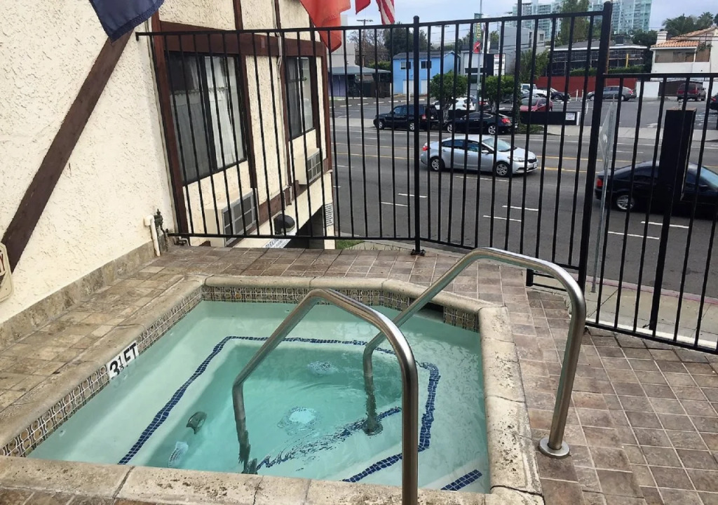 Jolly Roger Hotel