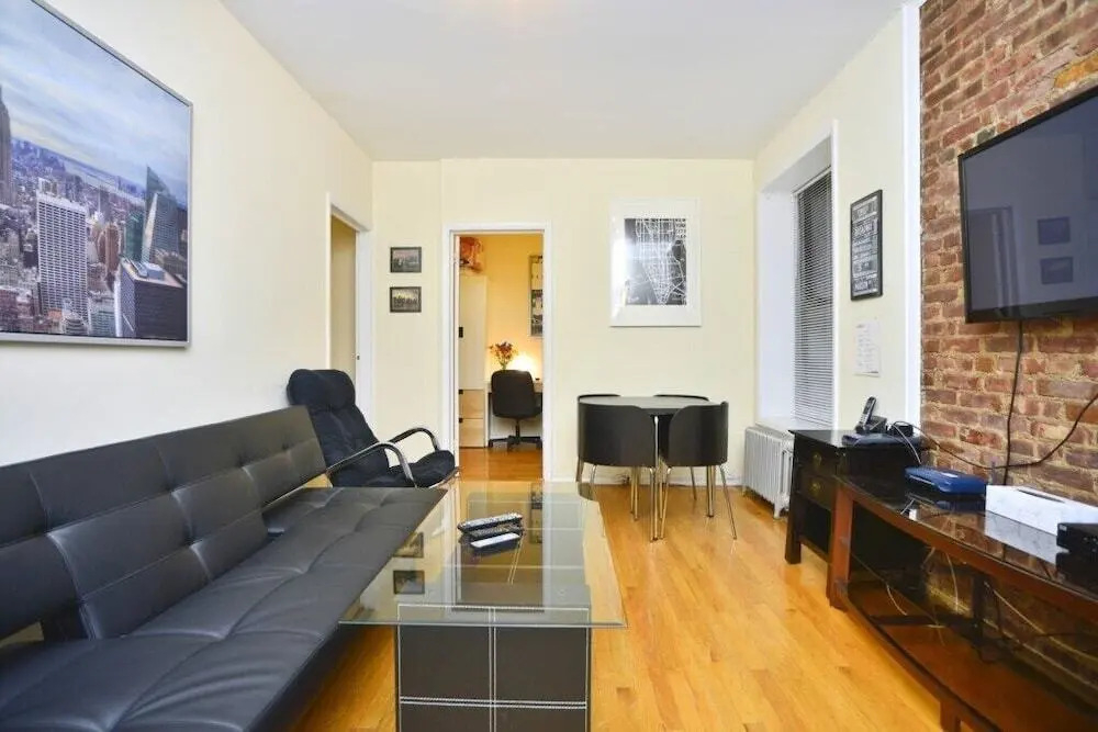 Charming 2 BR - Upper East # 1