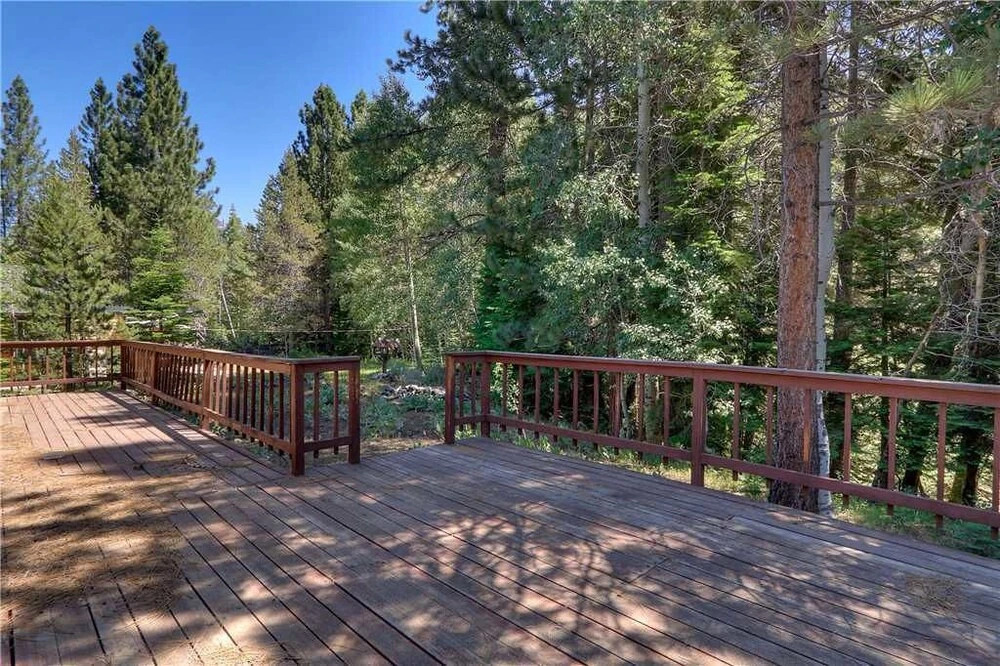 Spacious Riverfront - 3 Br Home