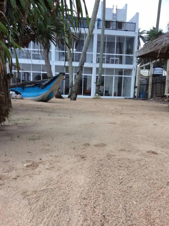 White Sand Villa - Beach front